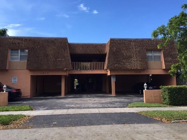 Amazing condo in the heart of Hollywood! Just minutes away from Downtown Hollywood, Gulfstream Park, the beach and Fort Lauderdale Airport! A/C is one year old, bathroom has been remodeled and the kitchen is ready for you to make it your own!