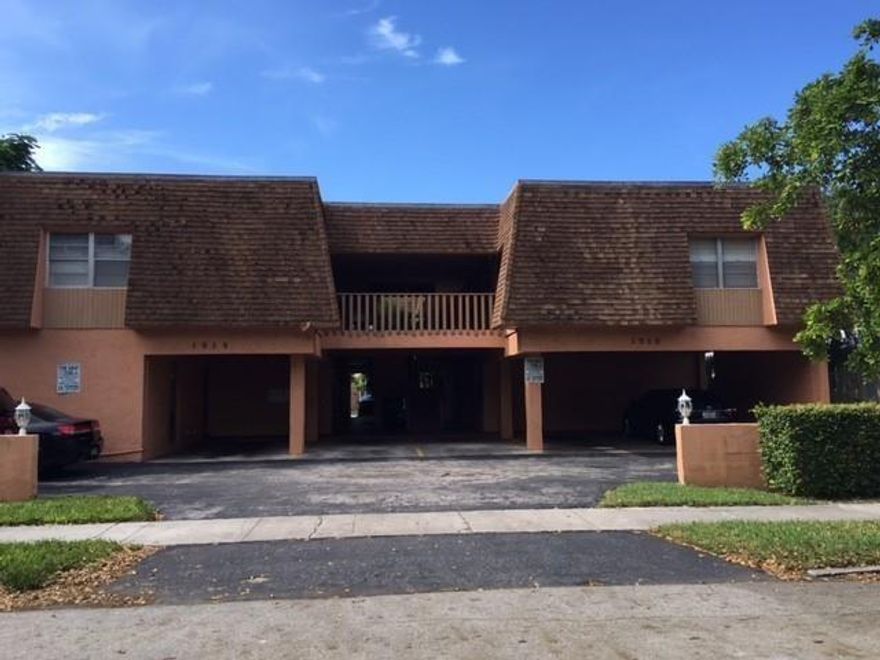 Amazing condo in the heart of Hollywood! Just minutes away from Downtown Hollywood, Gulfstream Park, the beach and Fort Lauderdale Airport! A/C is one year old, bathroom has been remodeled and the kitchen is ready for you to make it your own!