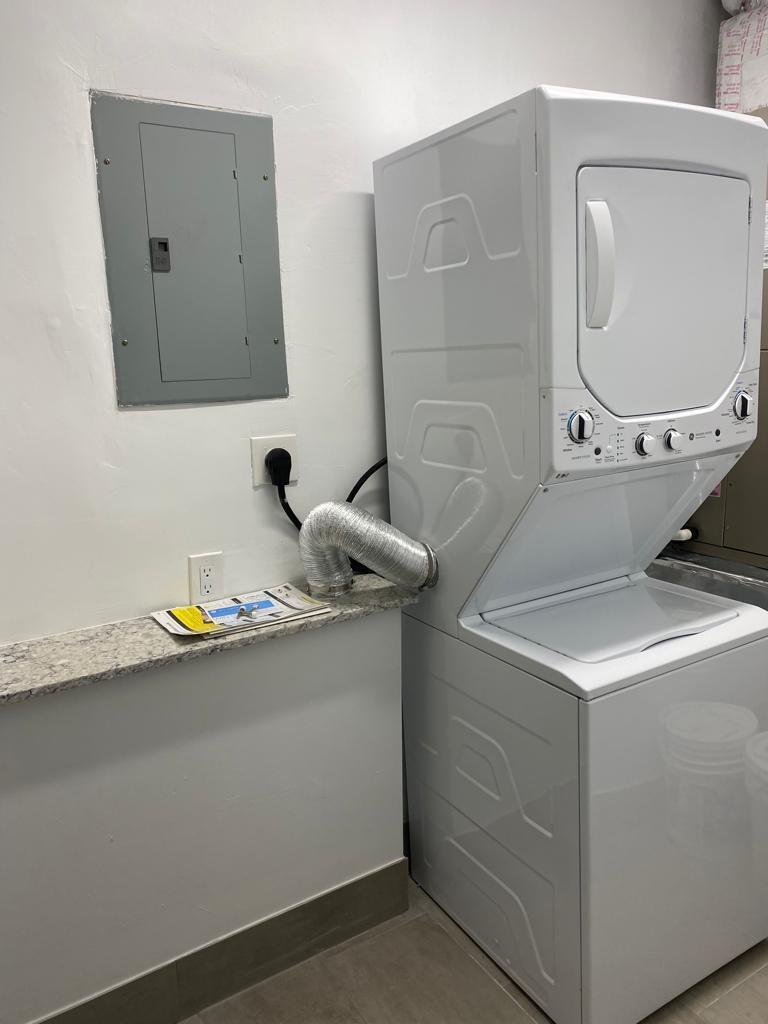 WHISPERING PALMS - Residential Lease