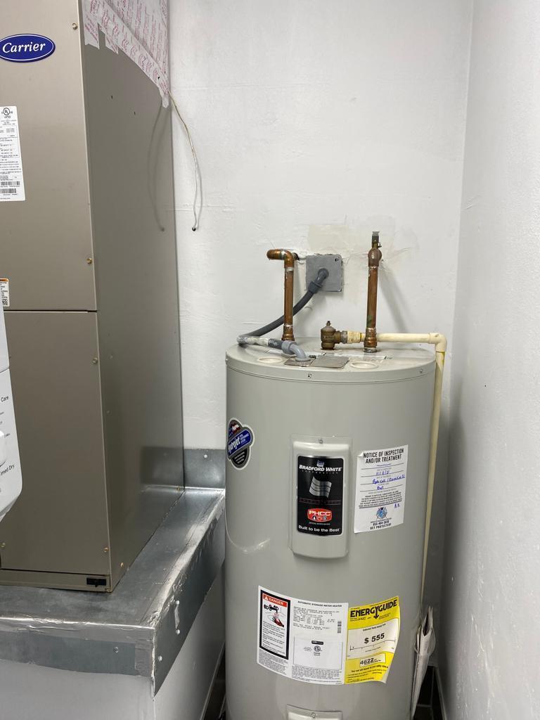 WHISPERING PALMS - Residential Lease