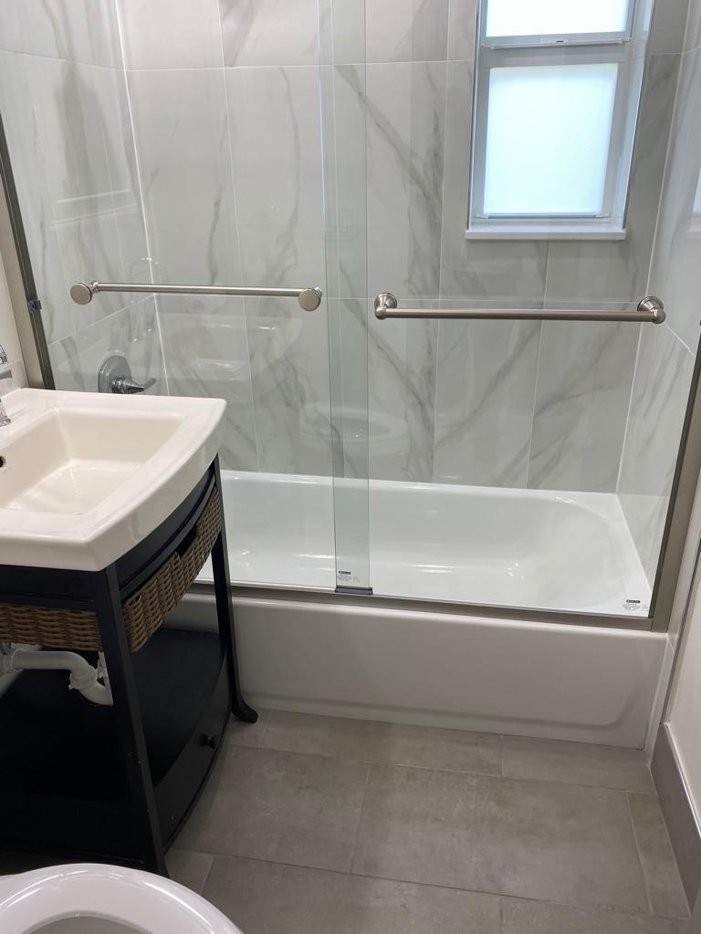 WHISPERING PALMS - Residential Lease