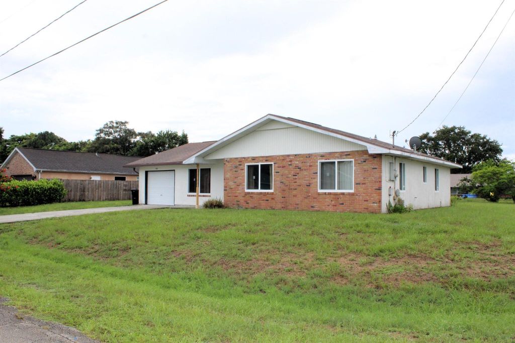 Photo of 602 SE Prineville Street, Port Saint Lucie, FL 34983 (MLS # R11005343)