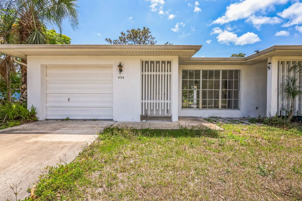 Photo of 434 SE Tranquilla Avenue, Port Saint Lucie, FL 34983 (MLS # R11089177)