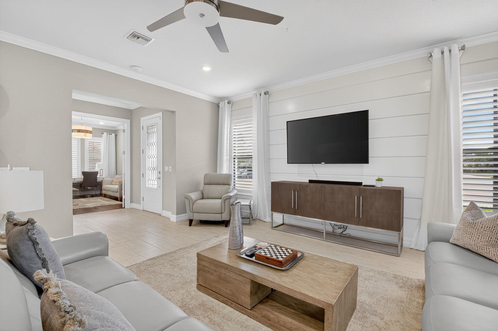 BOCA FLORES - Residential Lease