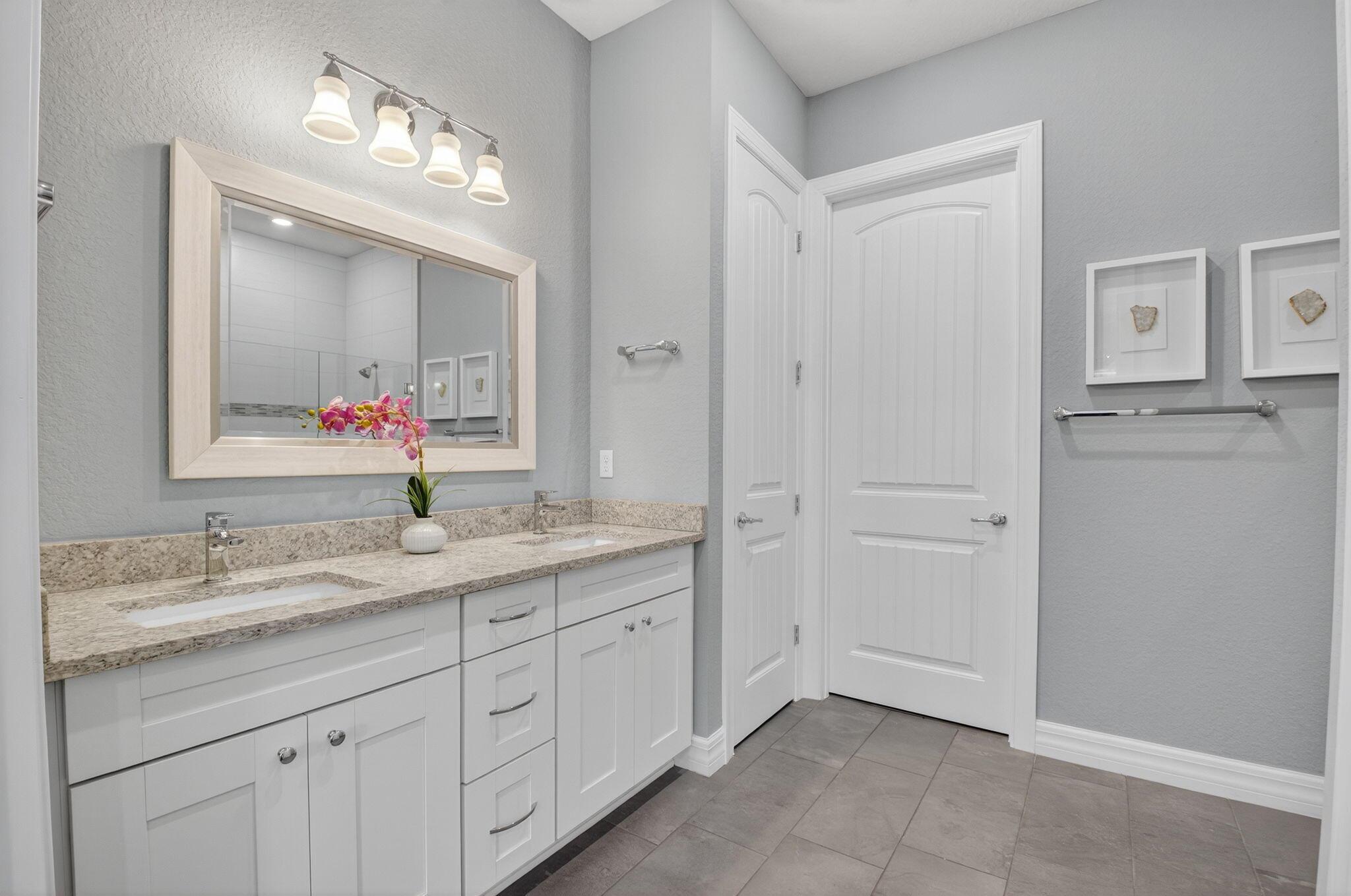 BOCA FLORES - Residential Lease