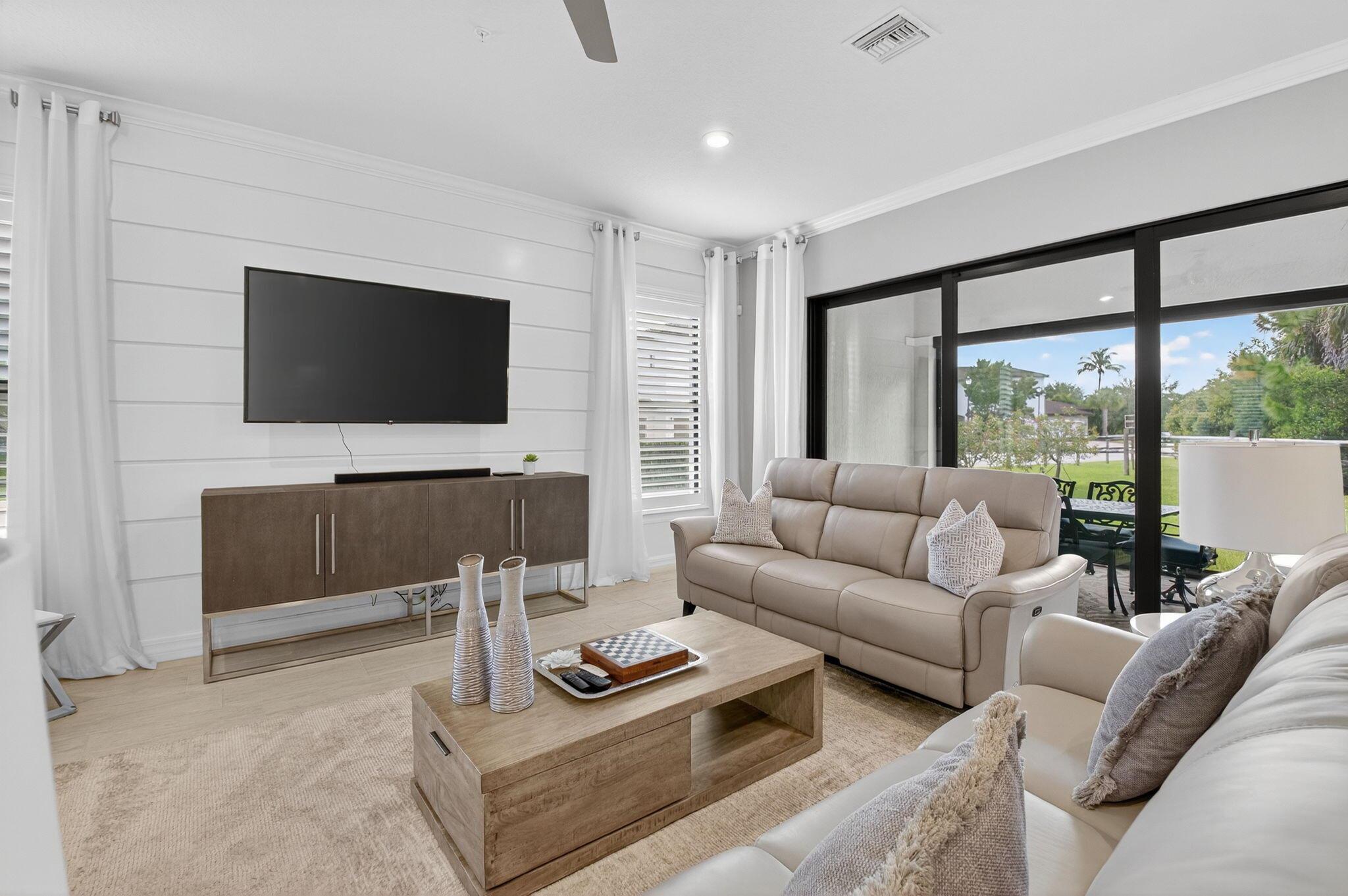 BOCA FLORES - Residential Lease