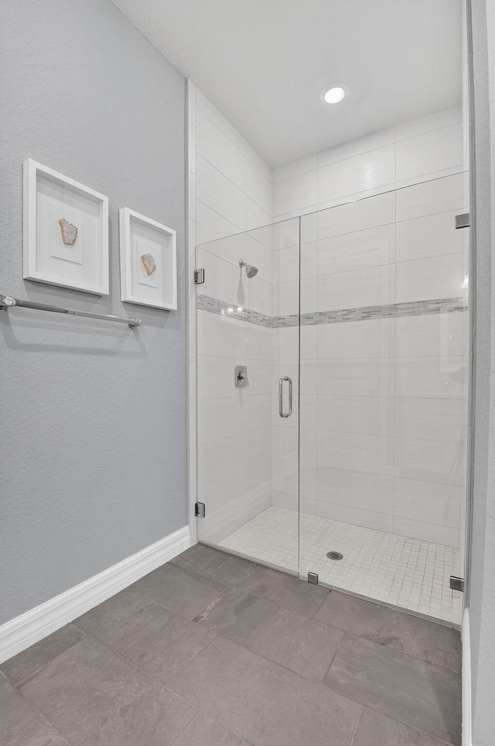 BOCA FLORES - Residential Lease