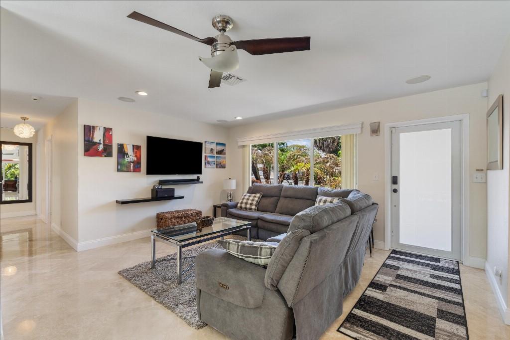 2736 NE 1st Ter