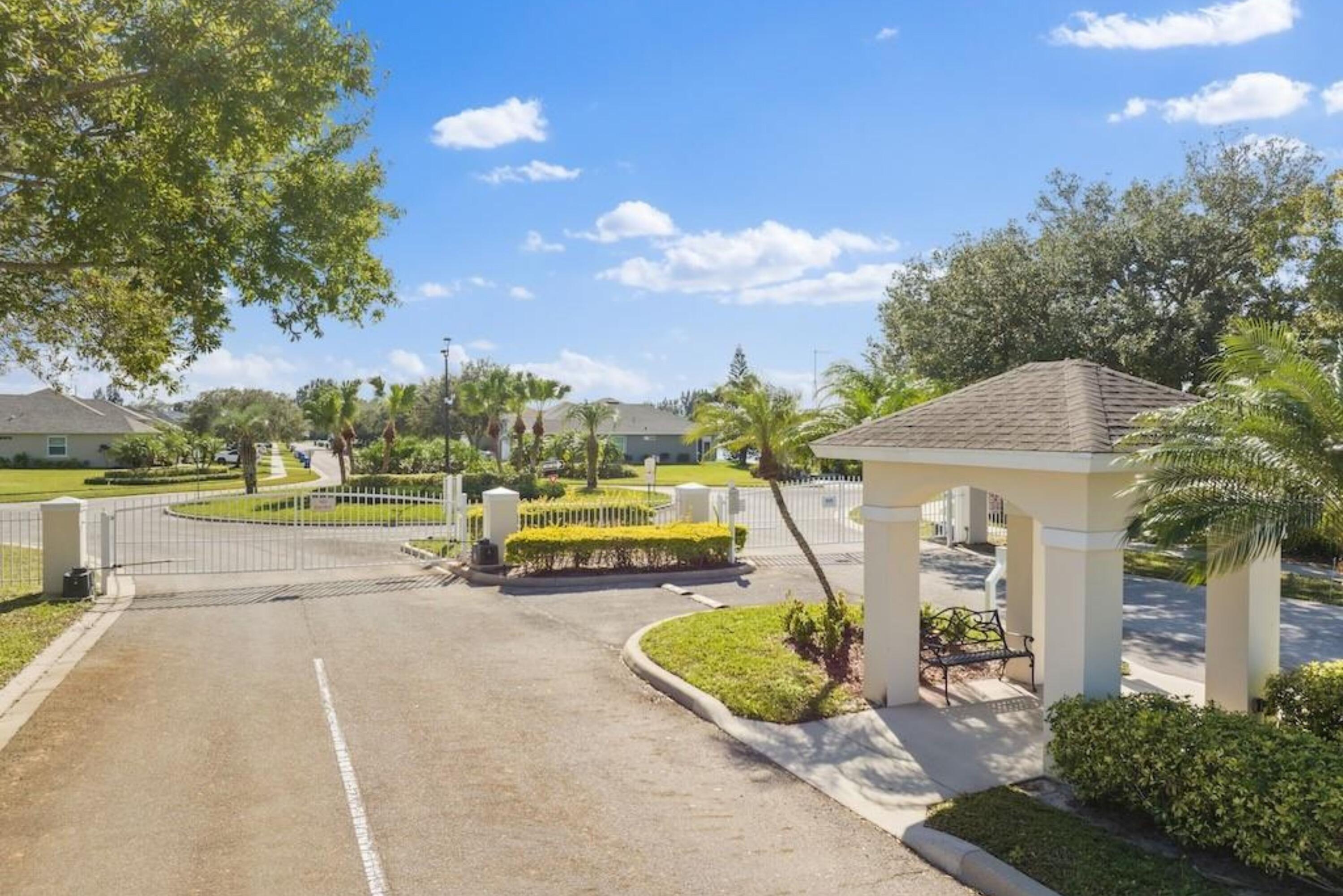 HAMMOCK LAKES PHASE I - Residential