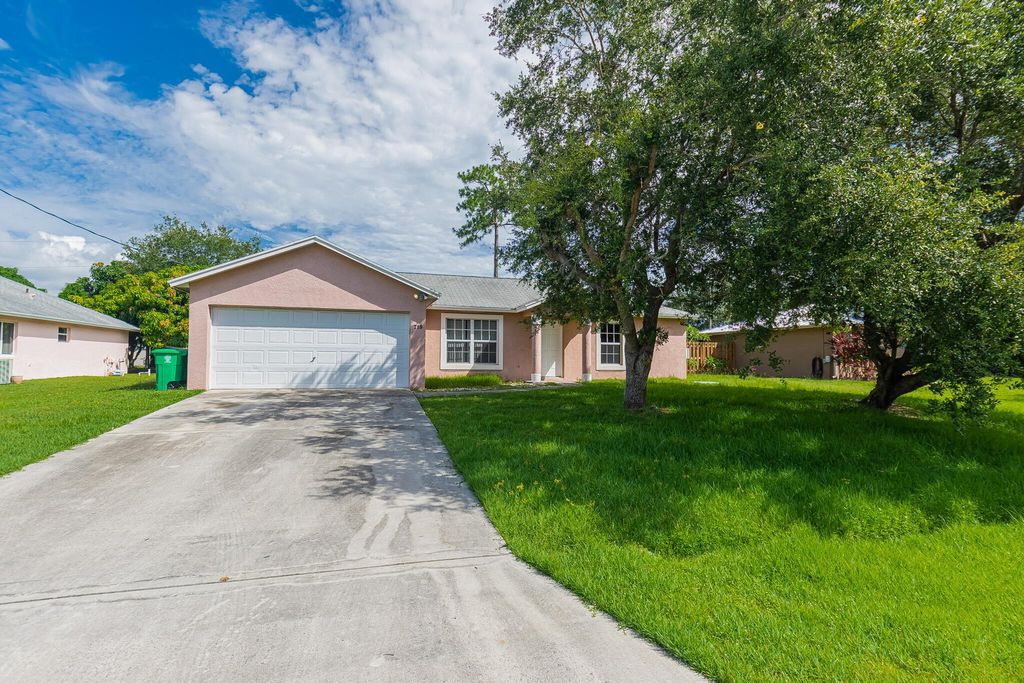 Photo of 719 SE Atlantus Avenue, Port Saint Lucie, FL 34983 (MLS # R11005122)