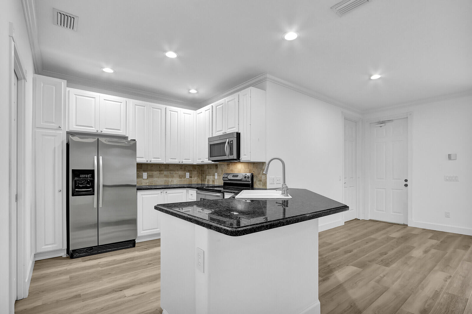 ISLAND AT ABACOA - Residential Lease