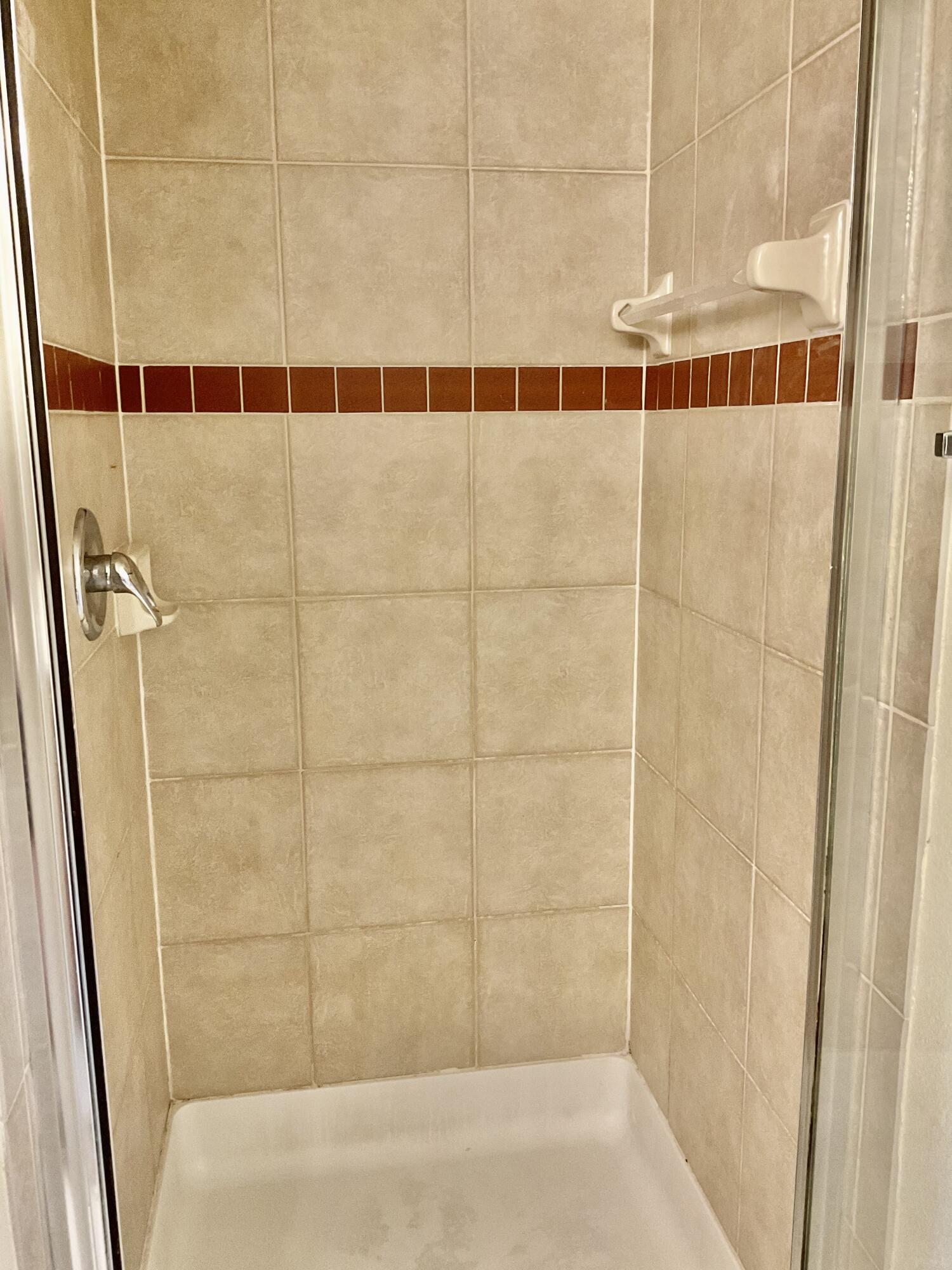 VILLAS AT EMERALD DUNES CONDO - Residential Lease