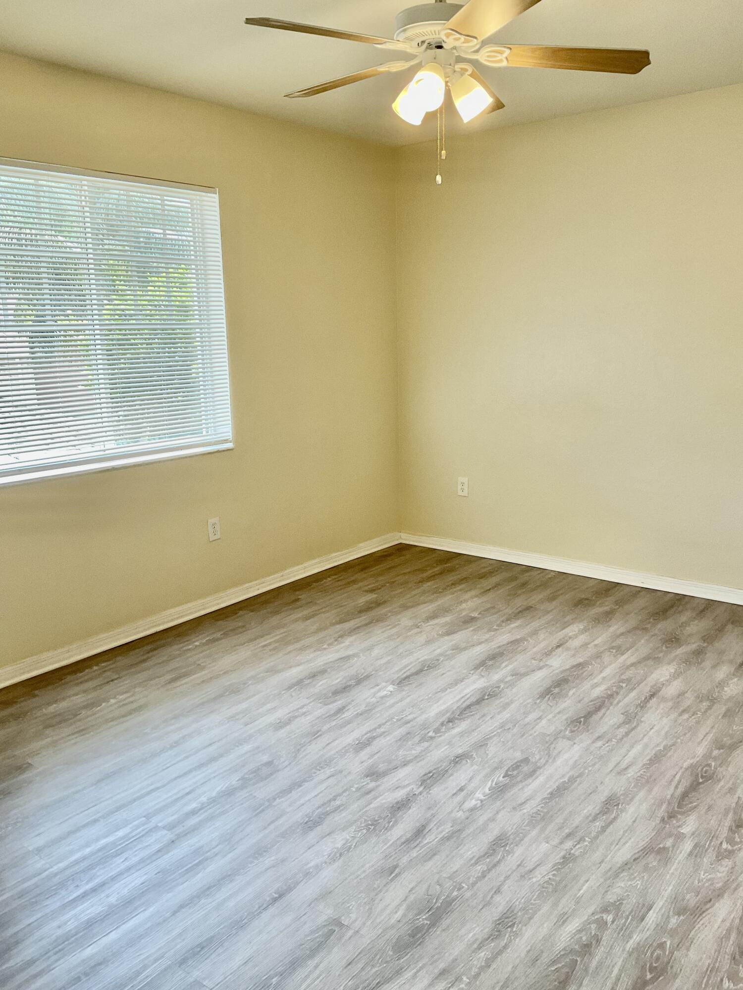 VILLAS AT EMERALD DUNES CONDO - Residential Lease