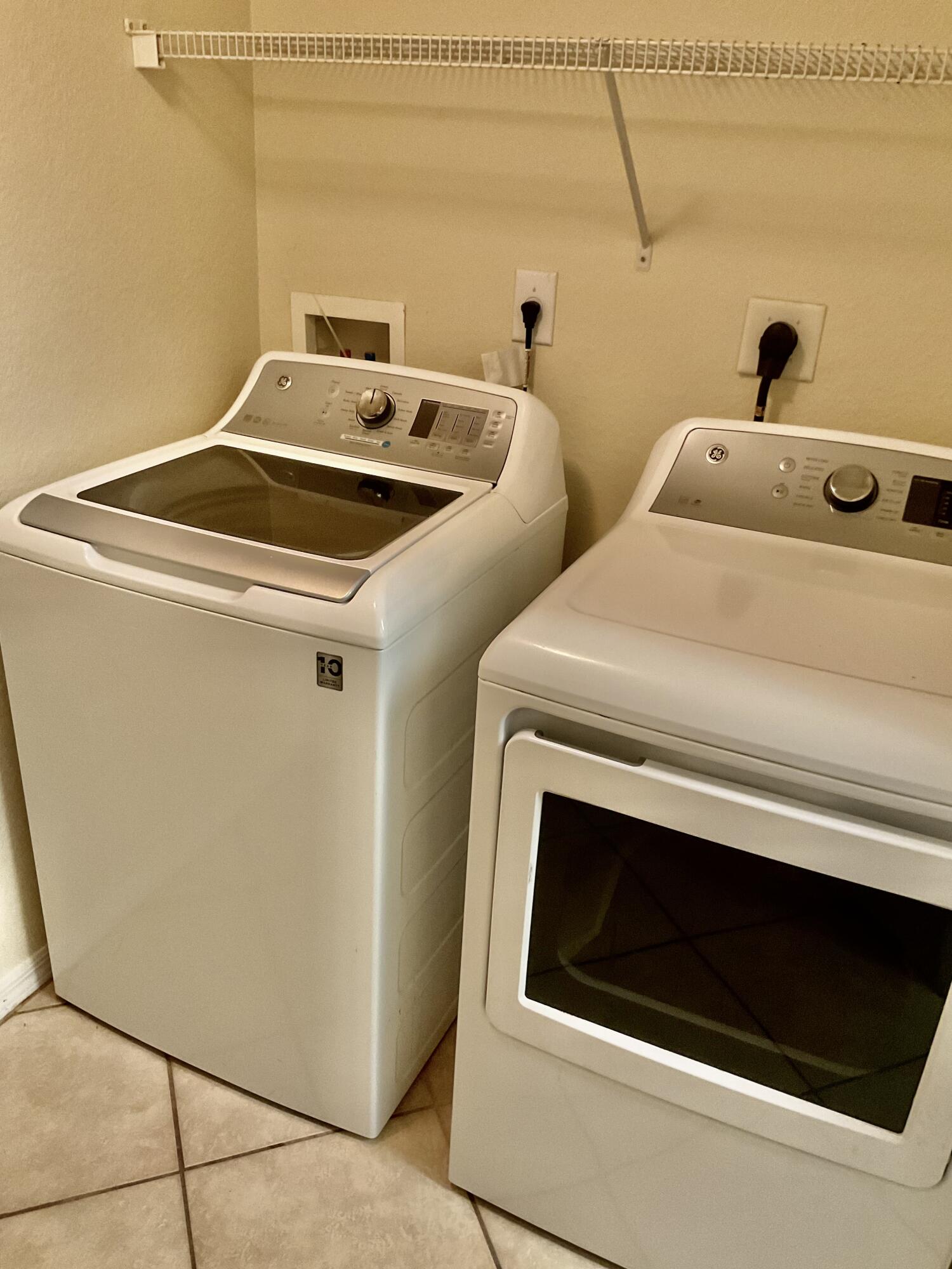 VILLAS AT EMERALD DUNES CONDO - Residential Lease