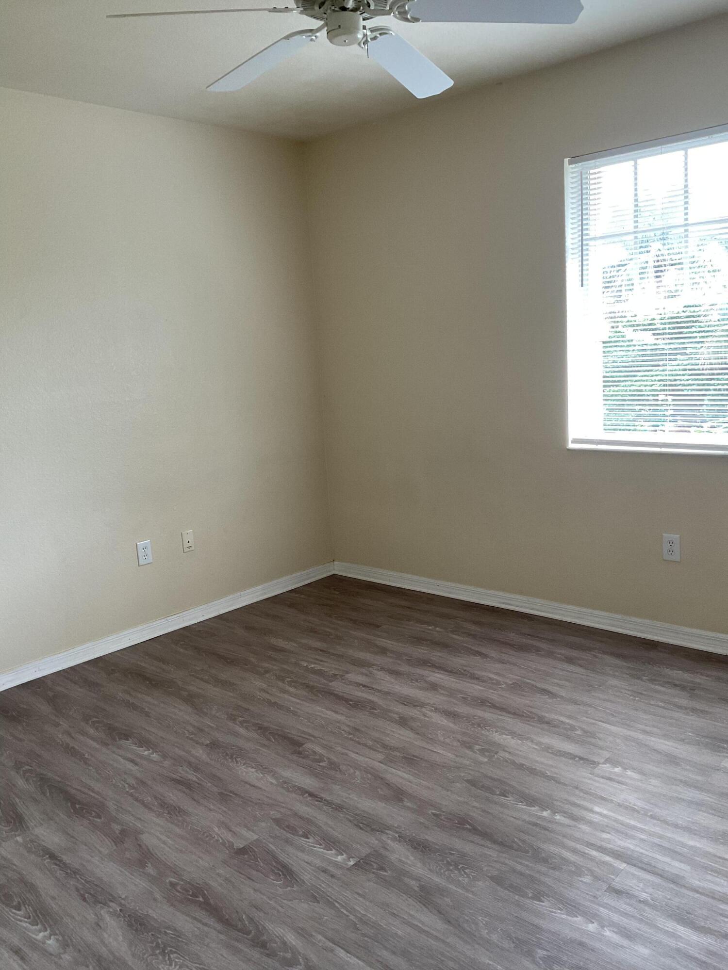 VILLAS AT EMERALD DUNES CONDO - Residential Lease