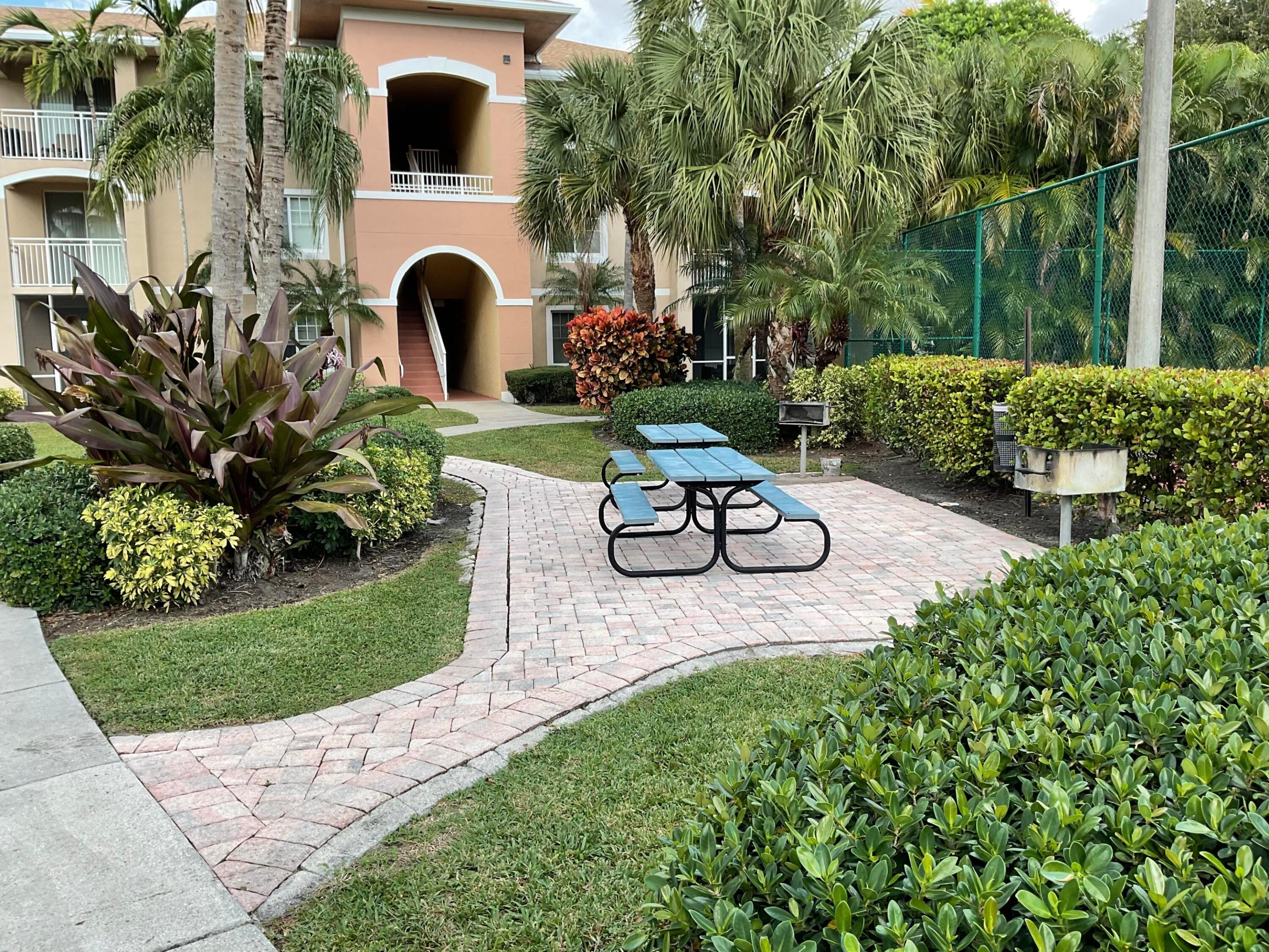 VILLAS AT EMERALD DUNES CONDO - Residential Lease