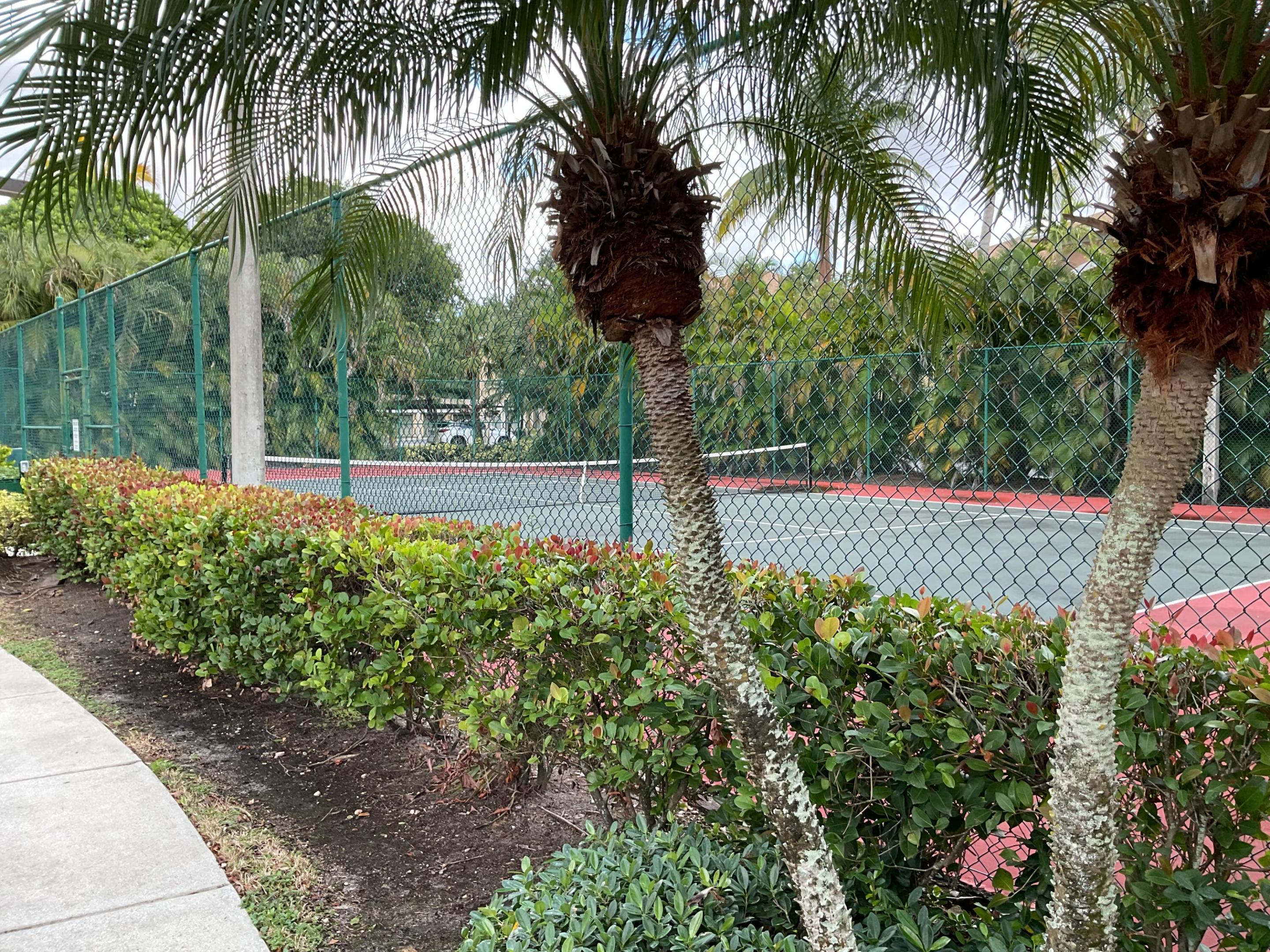 VILLAS AT EMERALD DUNES CONDO - Residential Lease