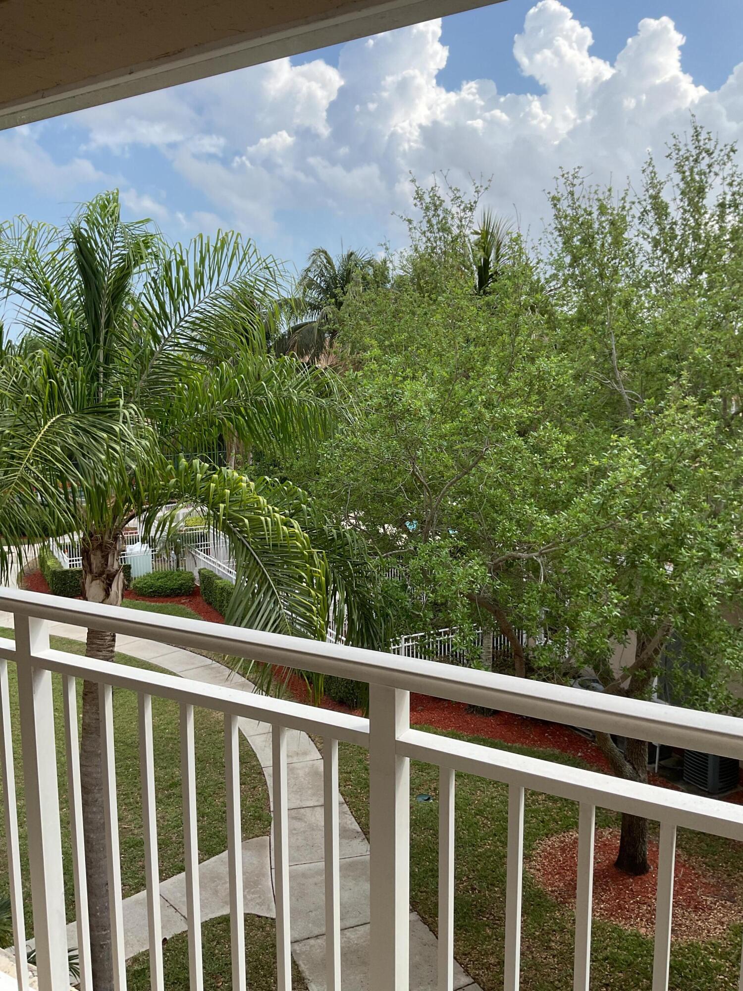 VILLAS AT EMERALD DUNES CONDO - Residential Lease