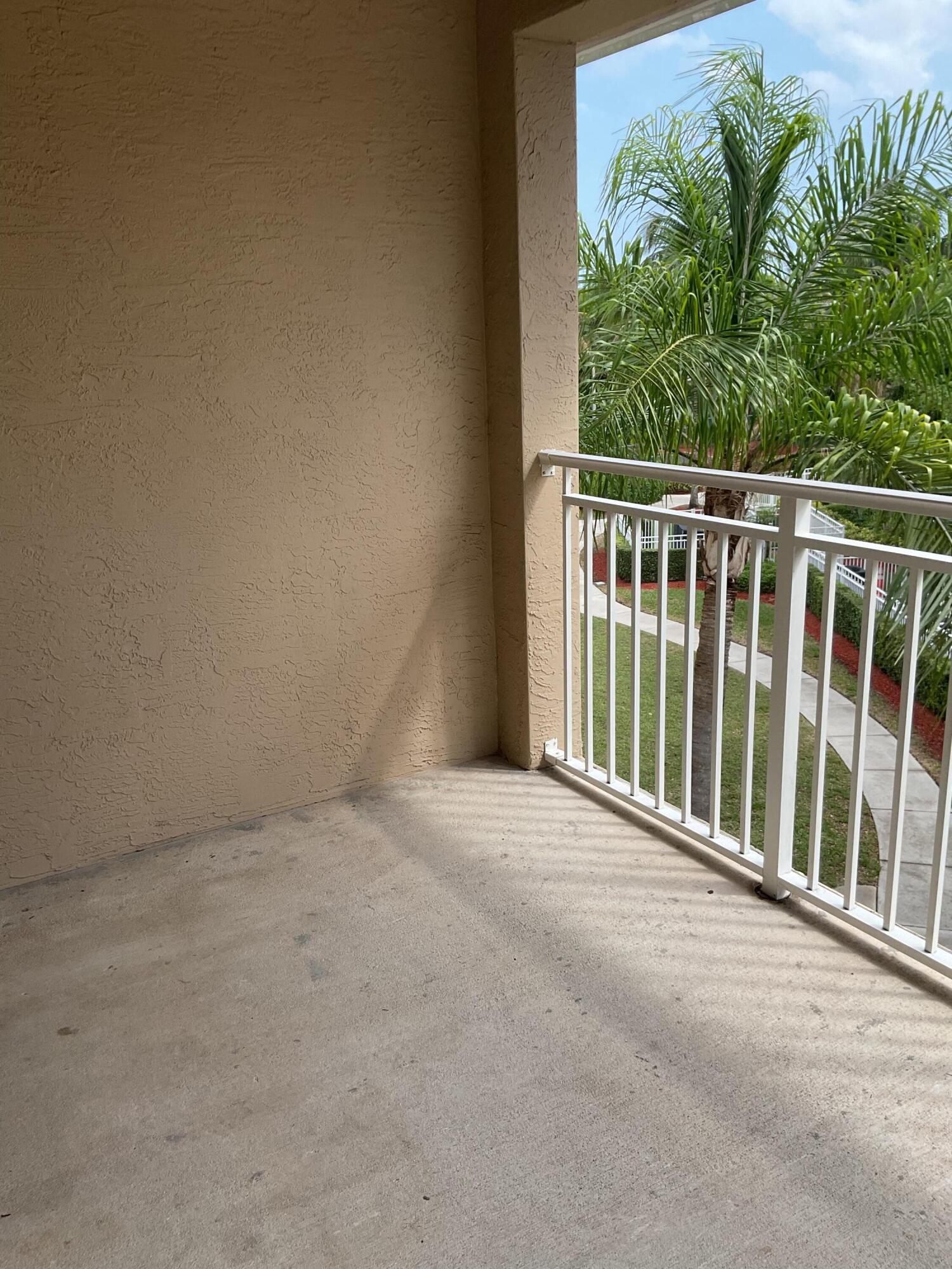 VILLAS AT EMERALD DUNES CONDO - Residential Lease