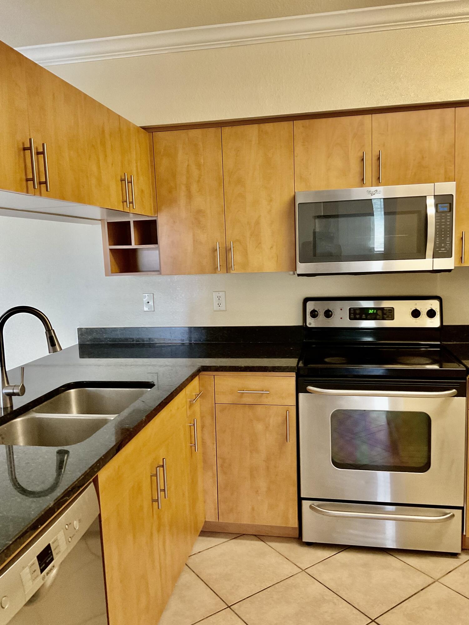 VILLAS AT EMERALD DUNES CONDO - Residential Lease