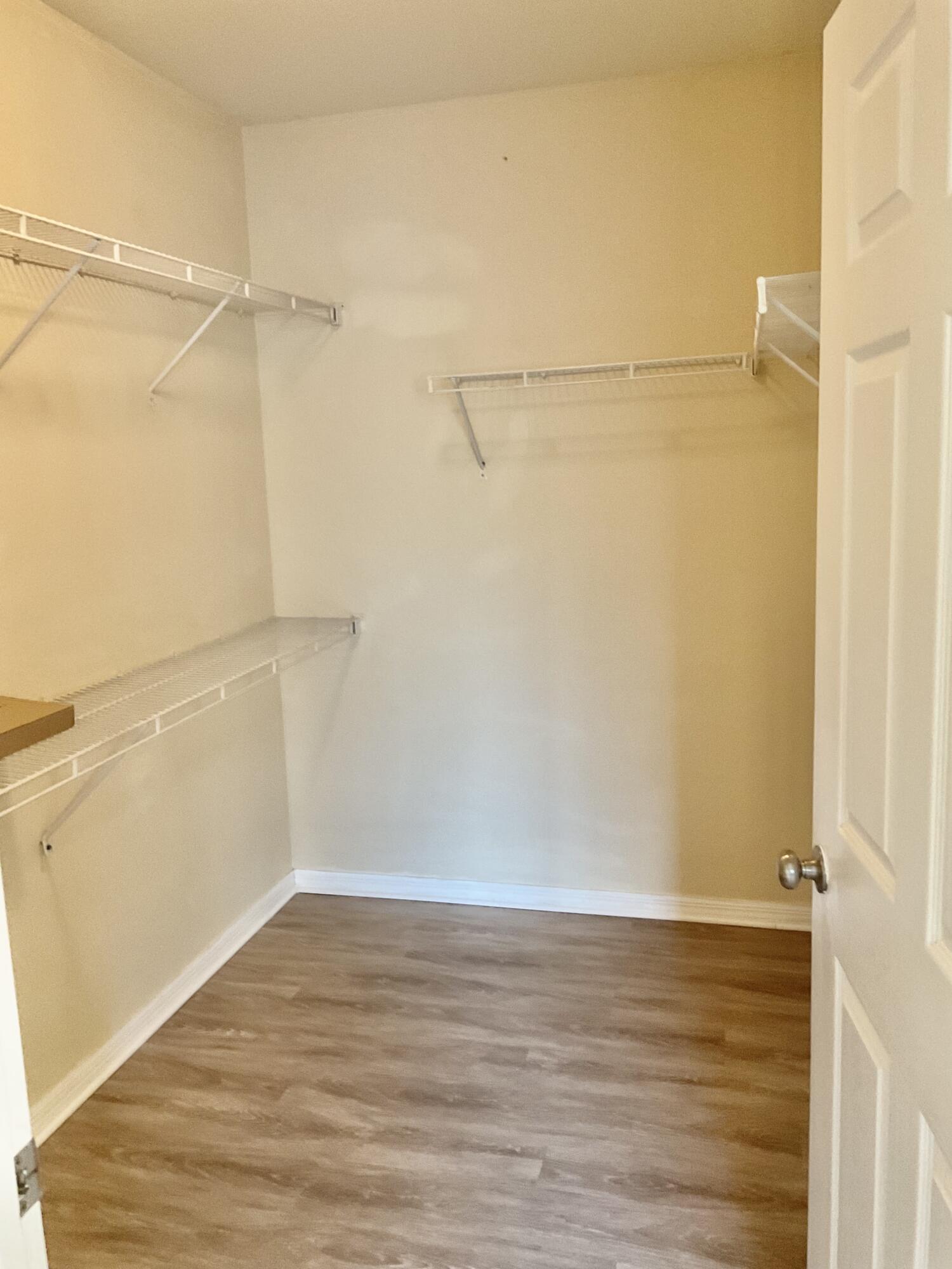 VILLAS AT EMERALD DUNES CONDO - Residential Lease