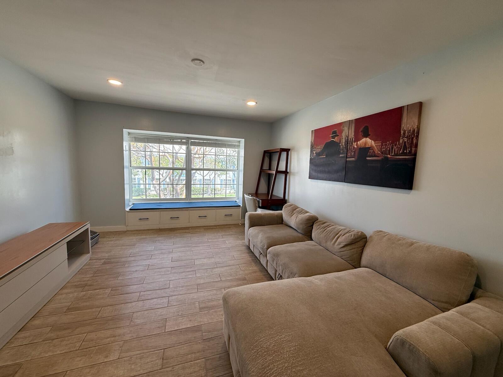 IMPERIAL POINT COLONNADES CONDO - Residential Lease