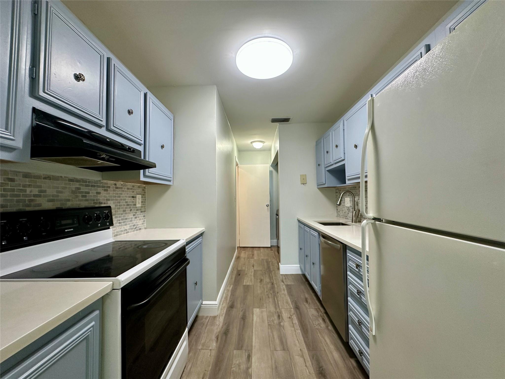 Country Squire Twnhms - Residential Lease