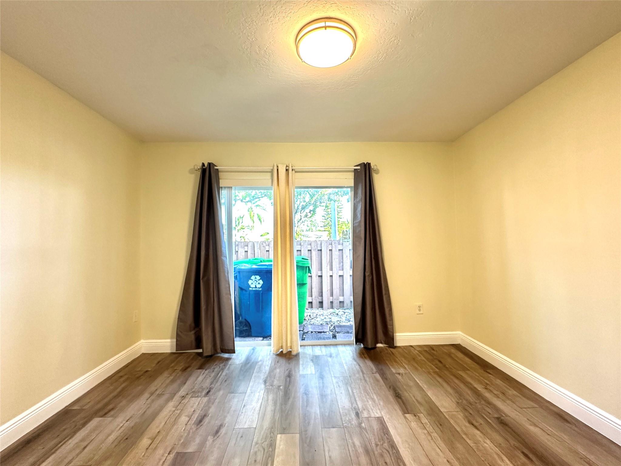 Country Squire Twnhms - Residential Lease