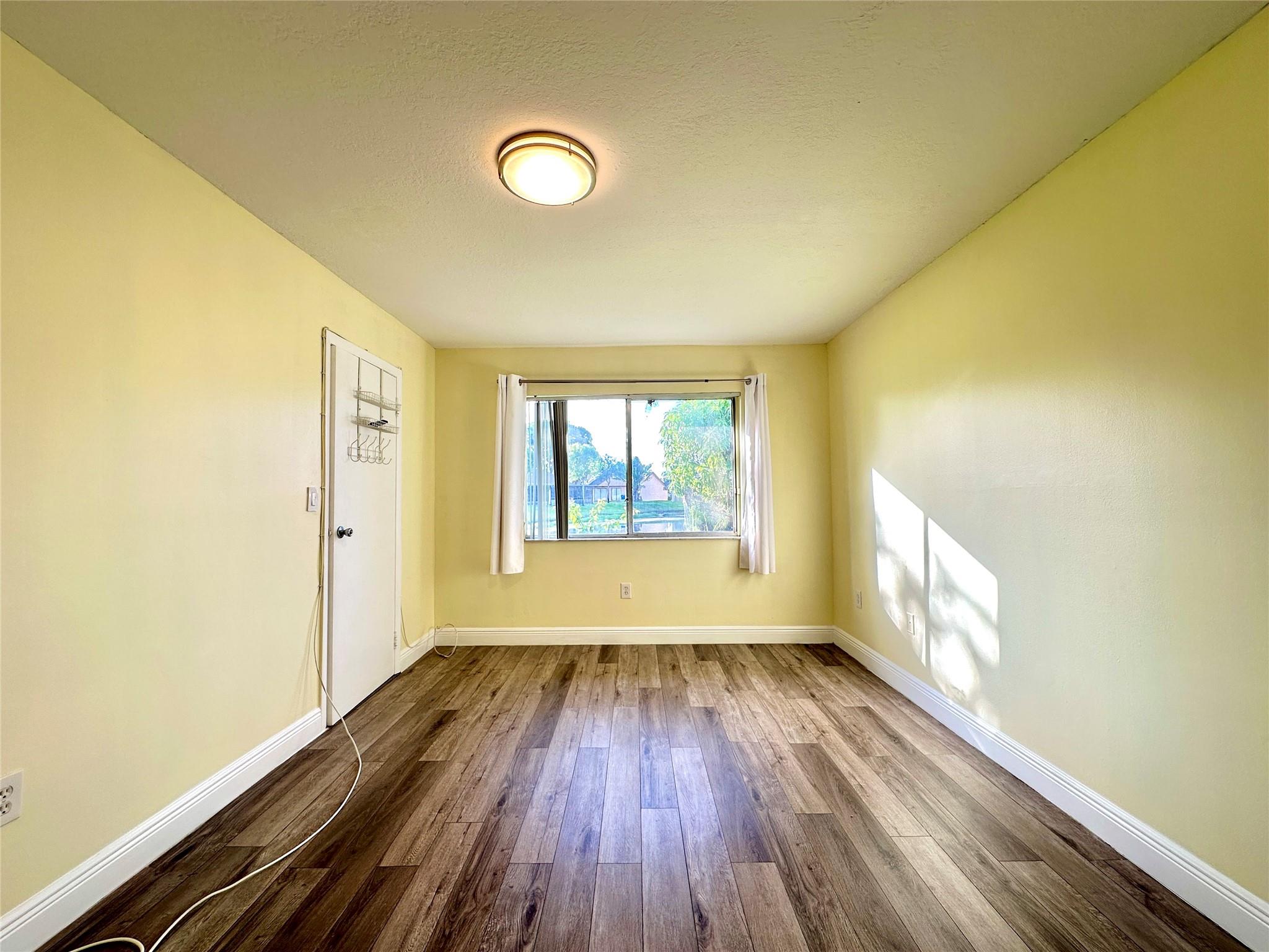 Country Squire Twnhms - Residential Lease