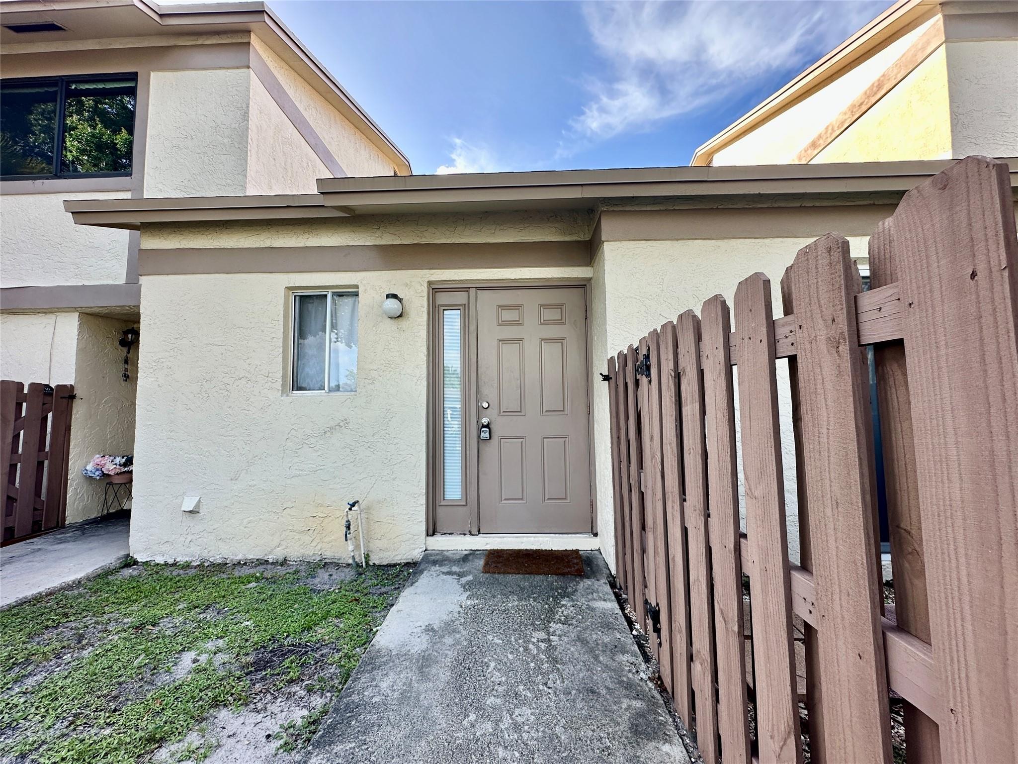 Country Squire Twnhms - Residential Lease