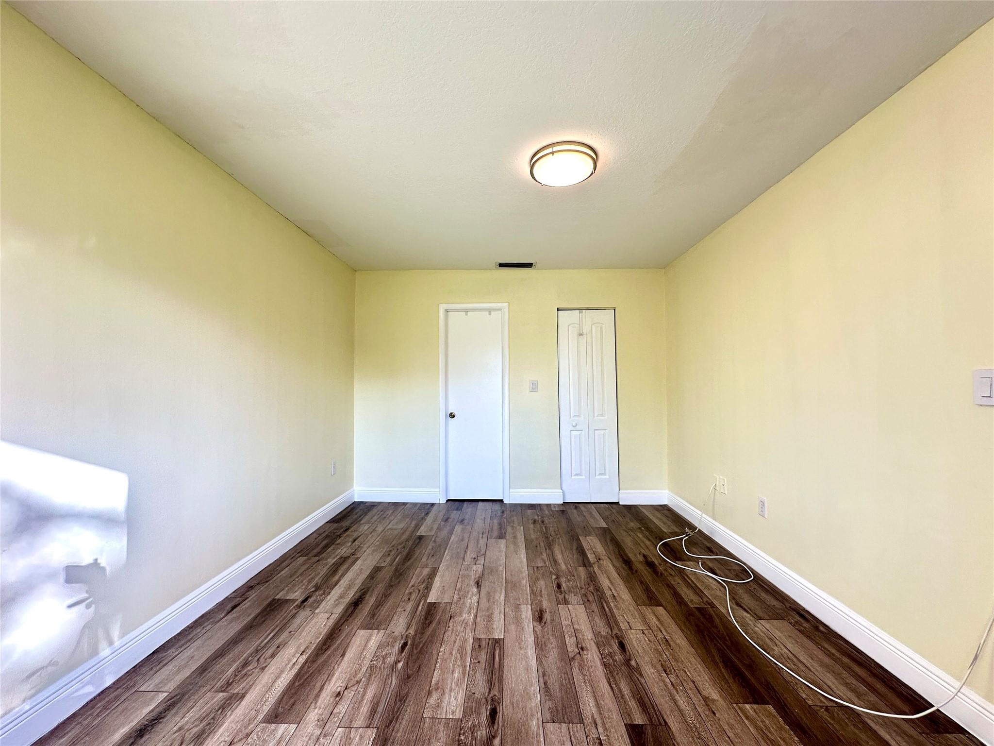 Country Squire Twnhms - Residential Lease