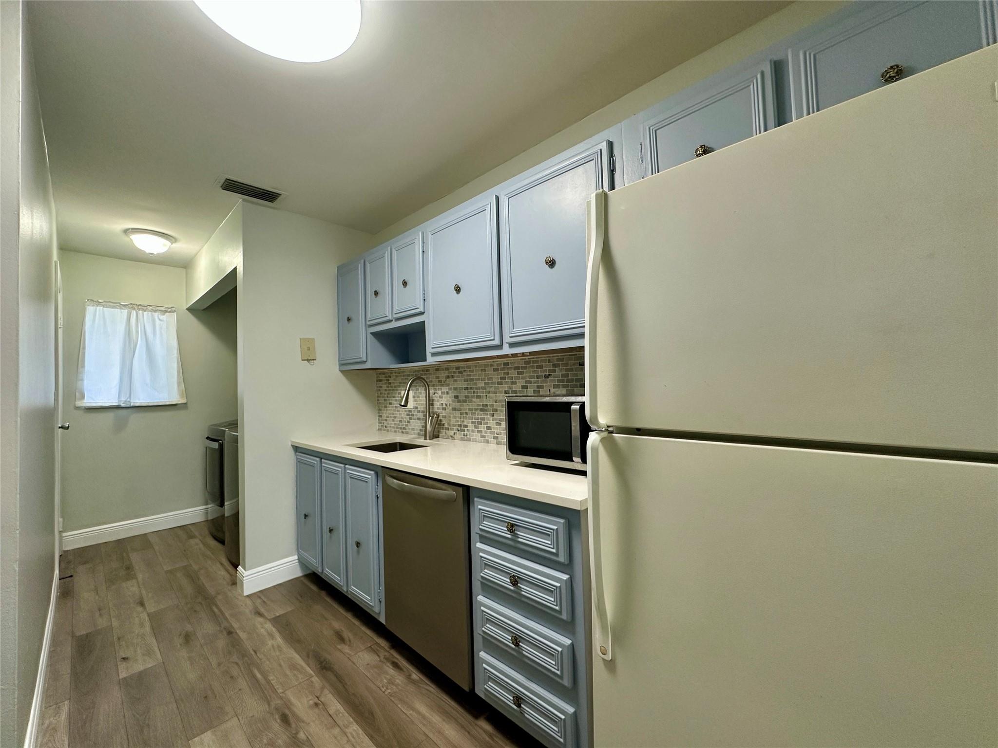 Country Squire Twnhms - Residential Lease