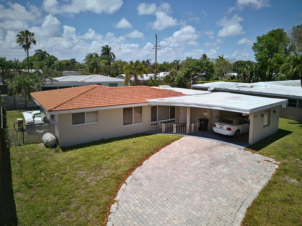 Photo of 5821 NE 22nd Avenue, Fort Lauderdale, FL 33308 (MLS # B26025323)