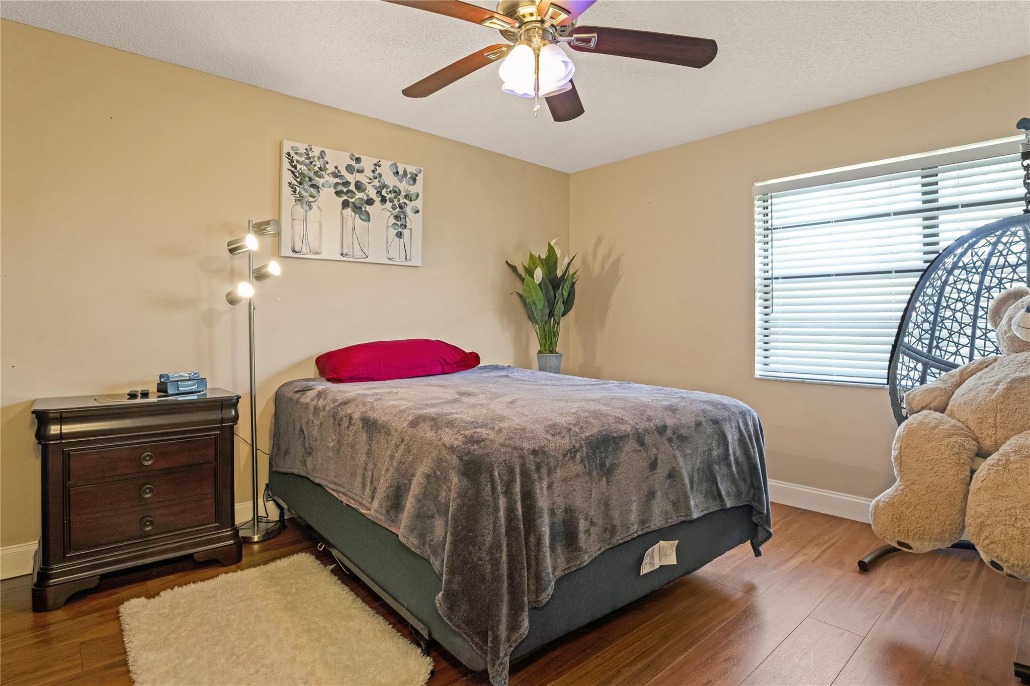 Oak Wood 80-39 B - Residential