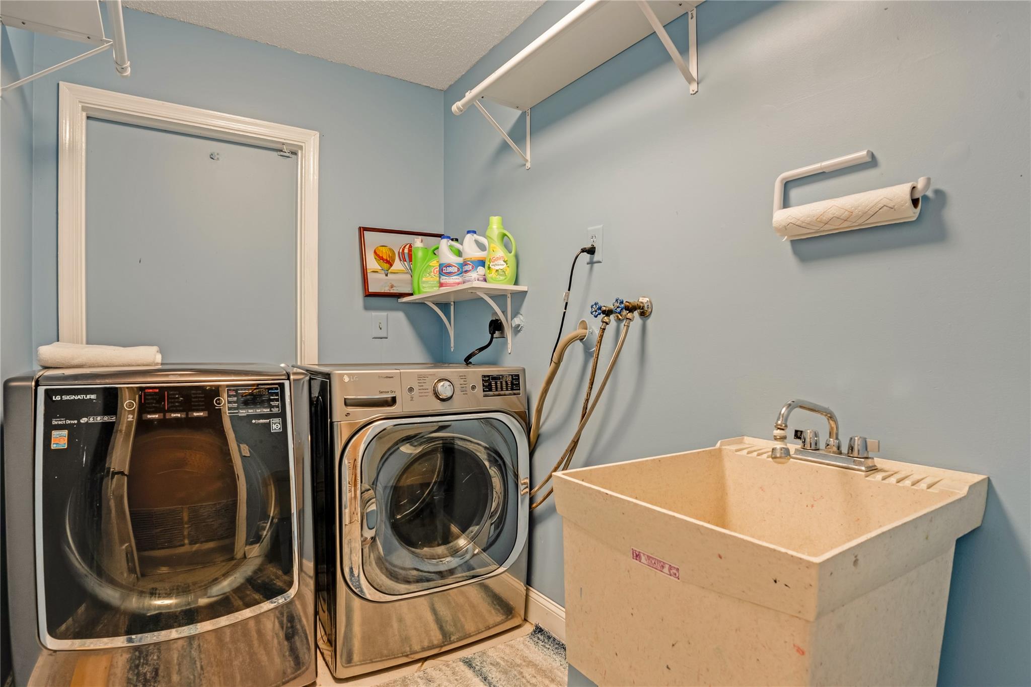 Oak Wood 80-39 B - Residential
