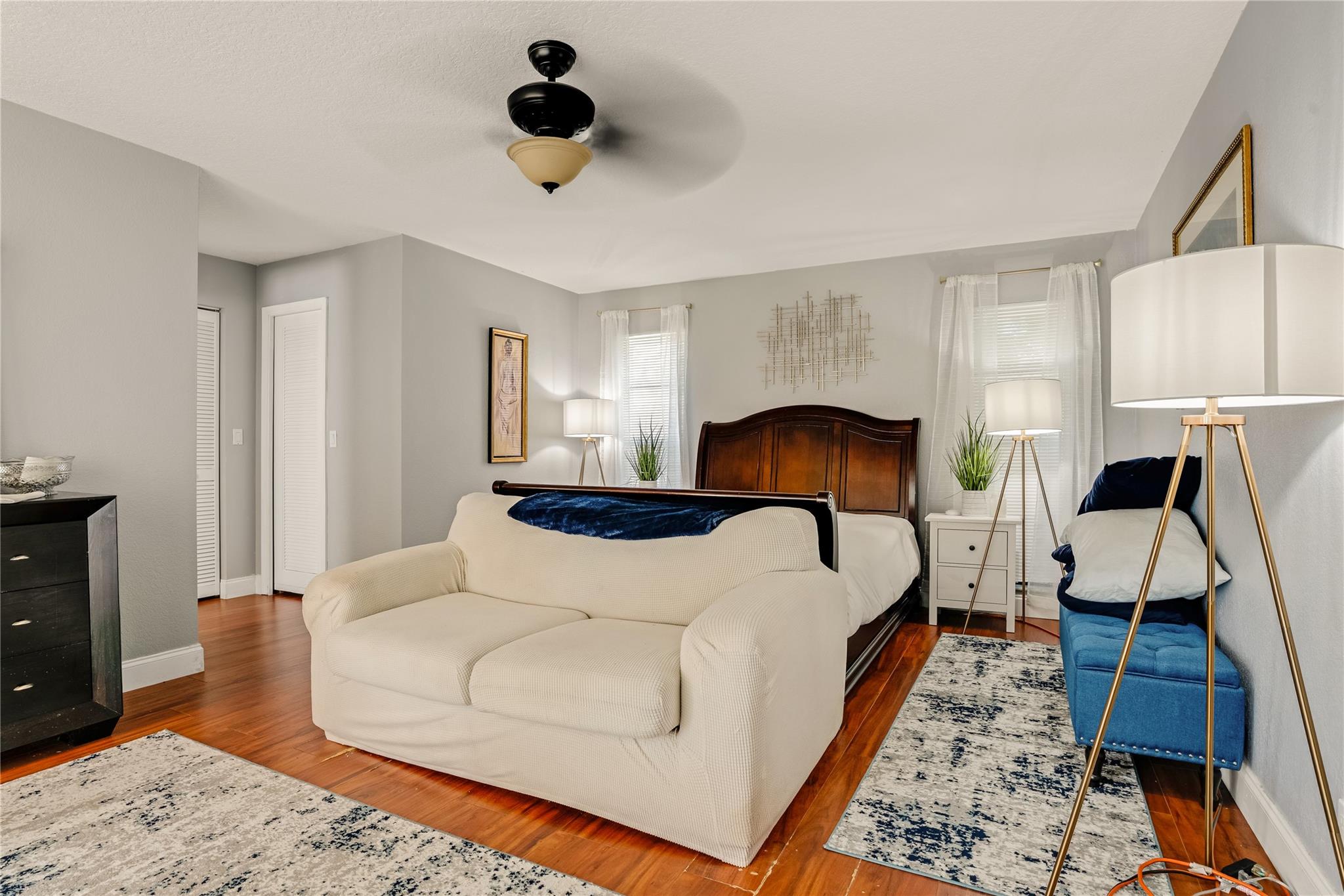 Oak Wood 80-39 B - Residential