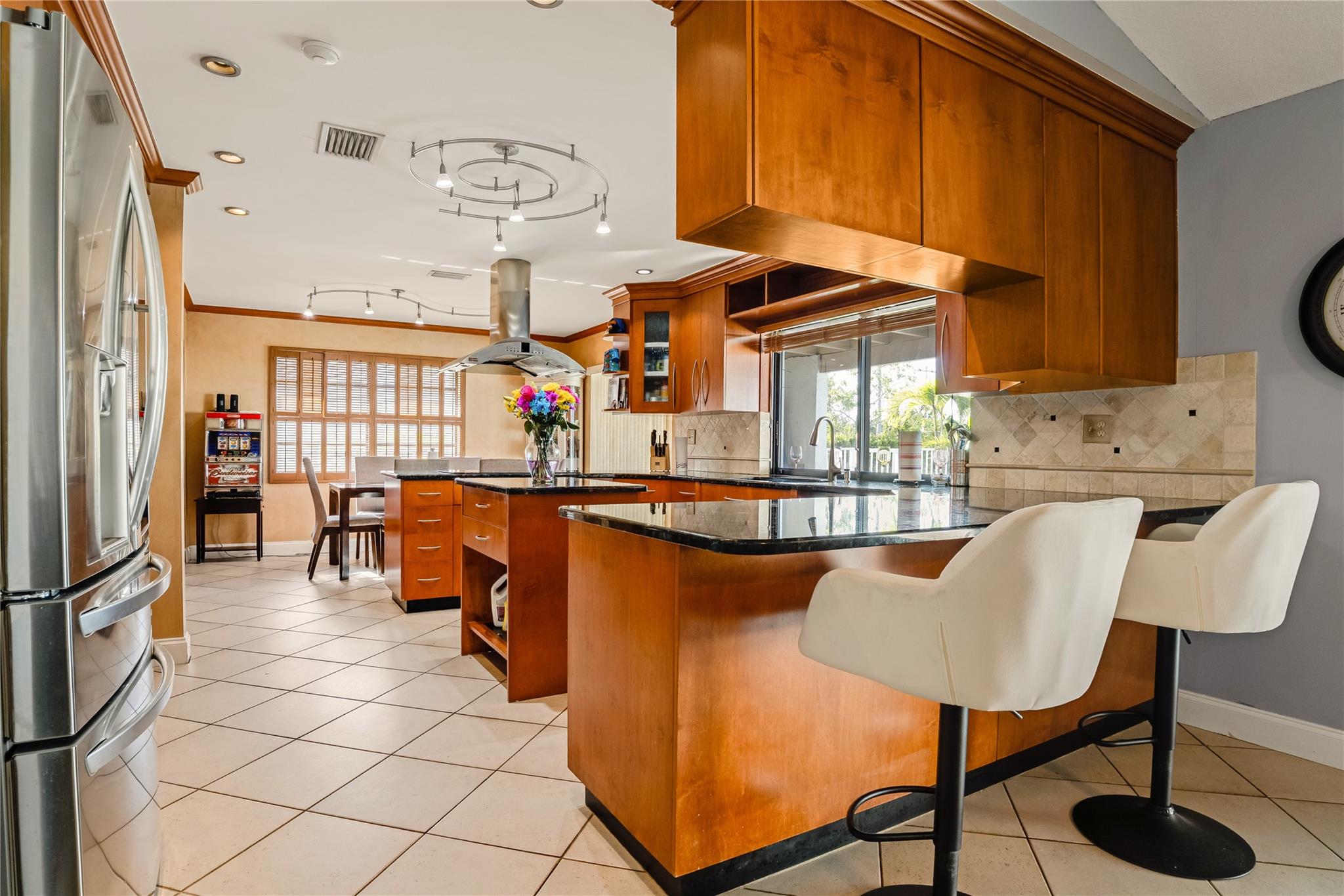 Oak Wood 80-39 B - Residential