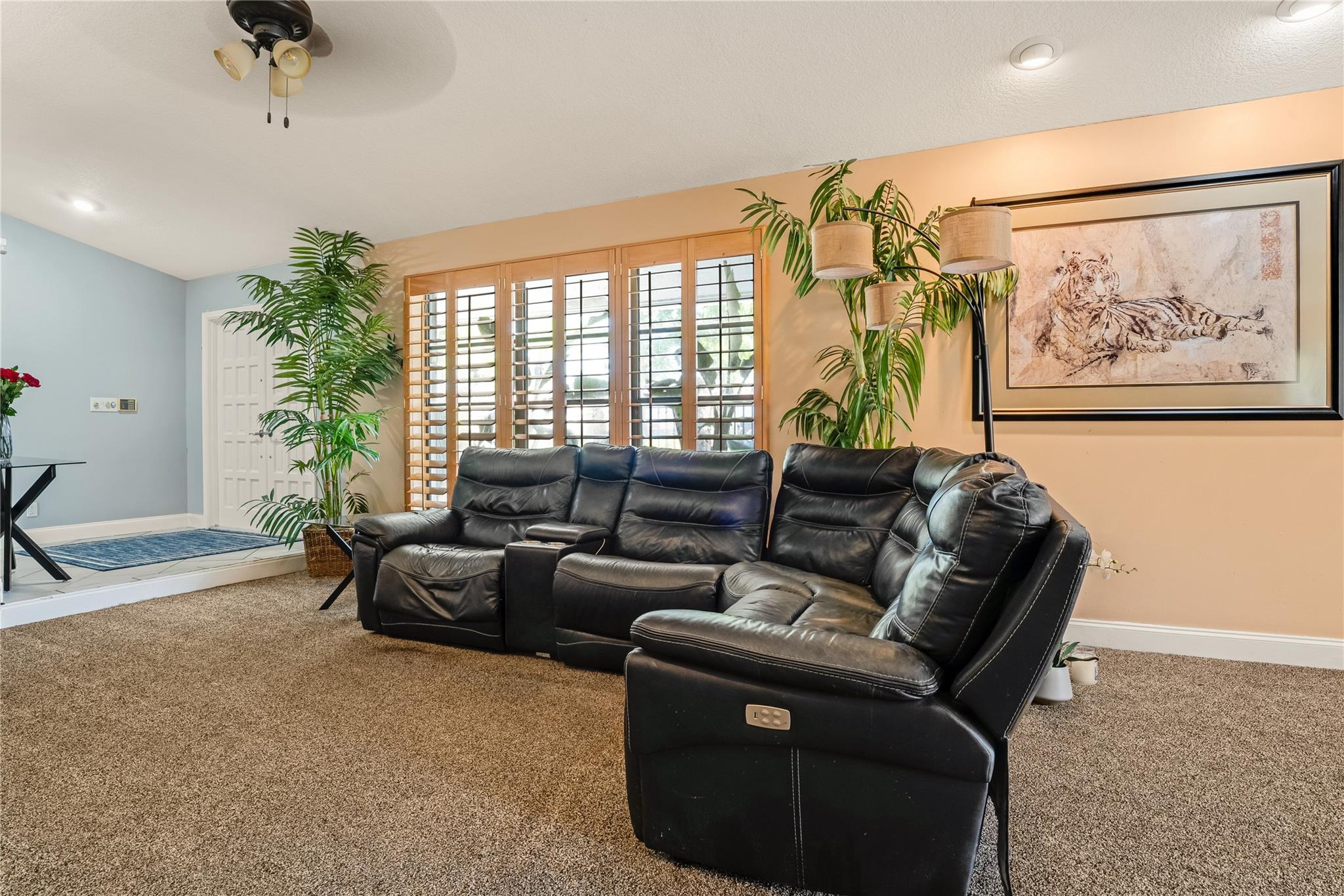Oak Wood 80-39 B - Residential