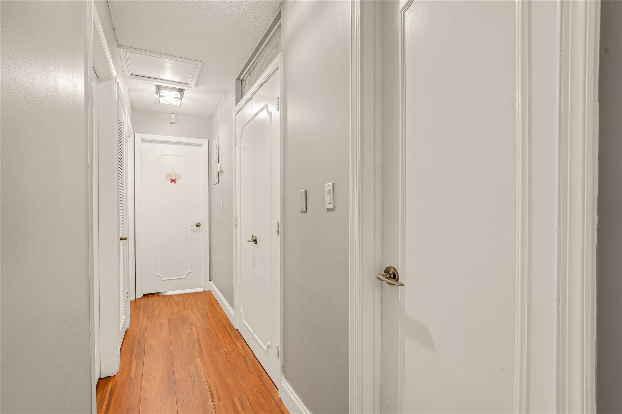 Oak Wood 80-39 B - Residential