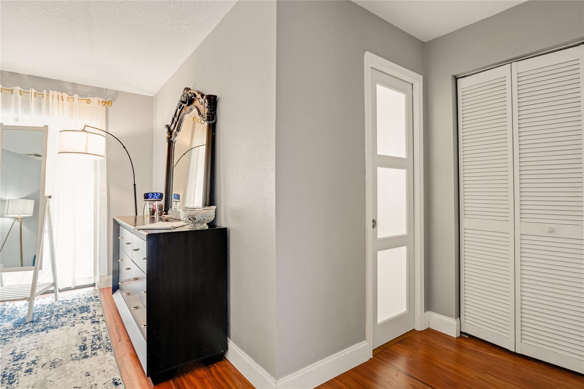 Oak Wood 80-39 B - Residential