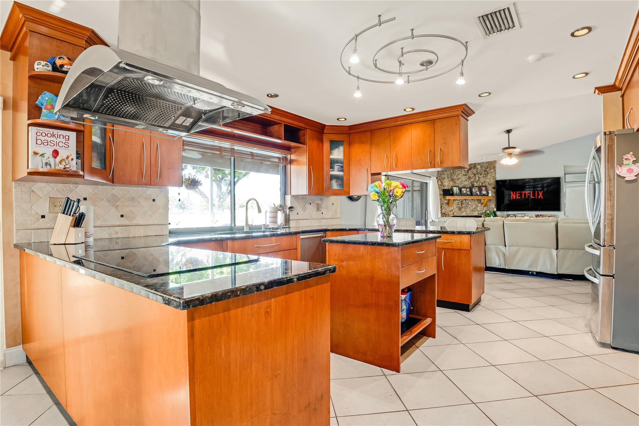 Oak Wood 80-39 B - Residential