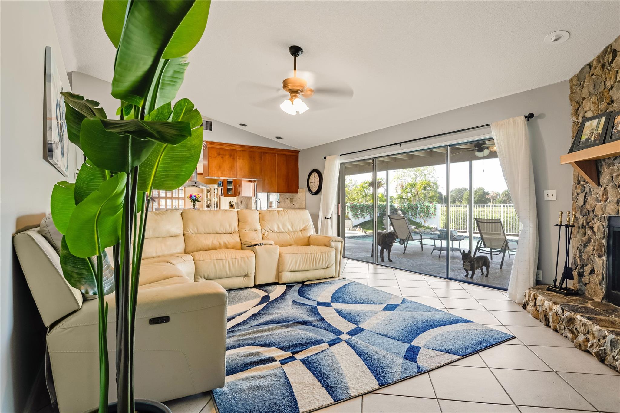 Oak Wood 80-39 B - Residential