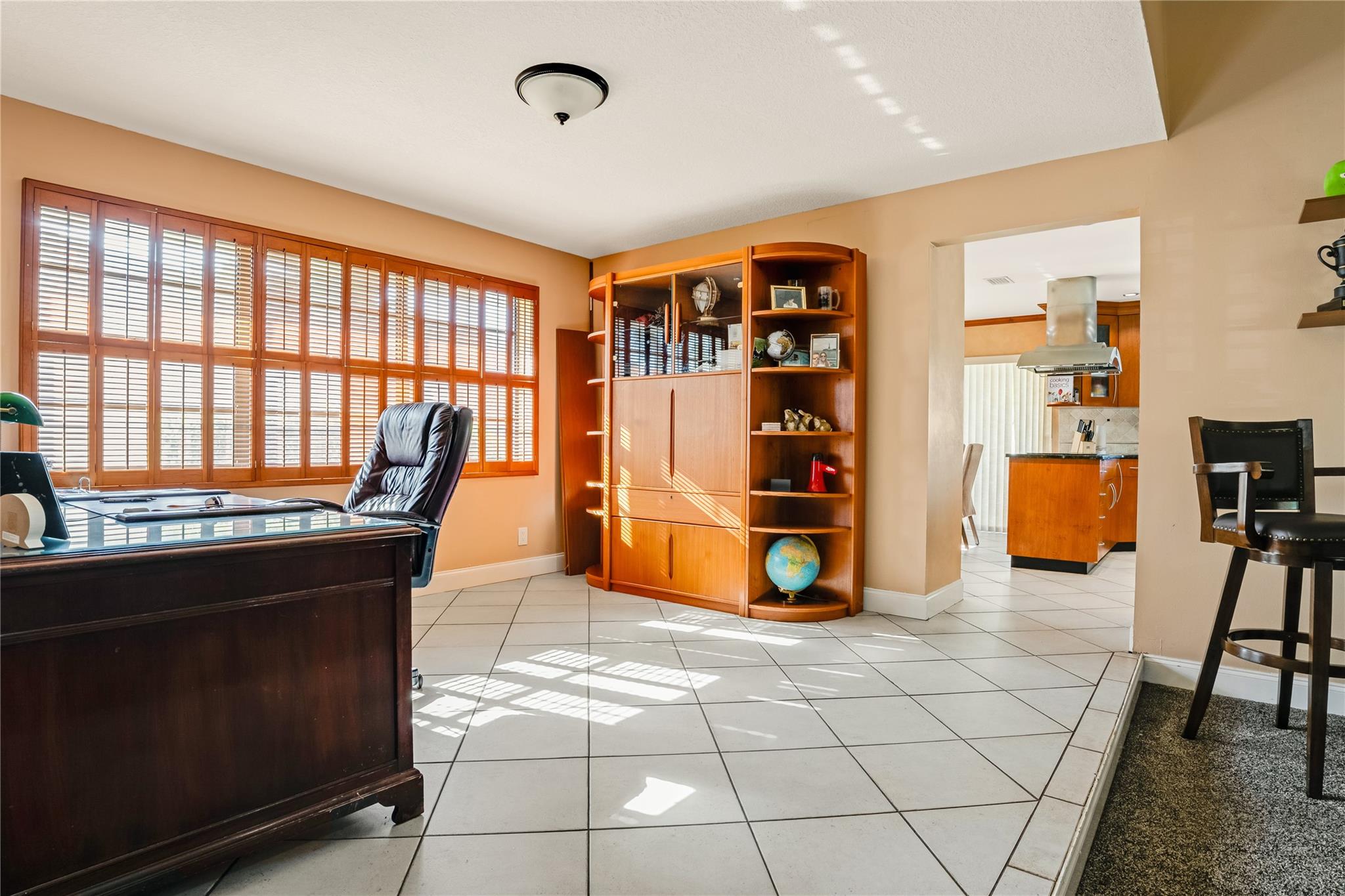 Oak Wood 80-39 B - Residential