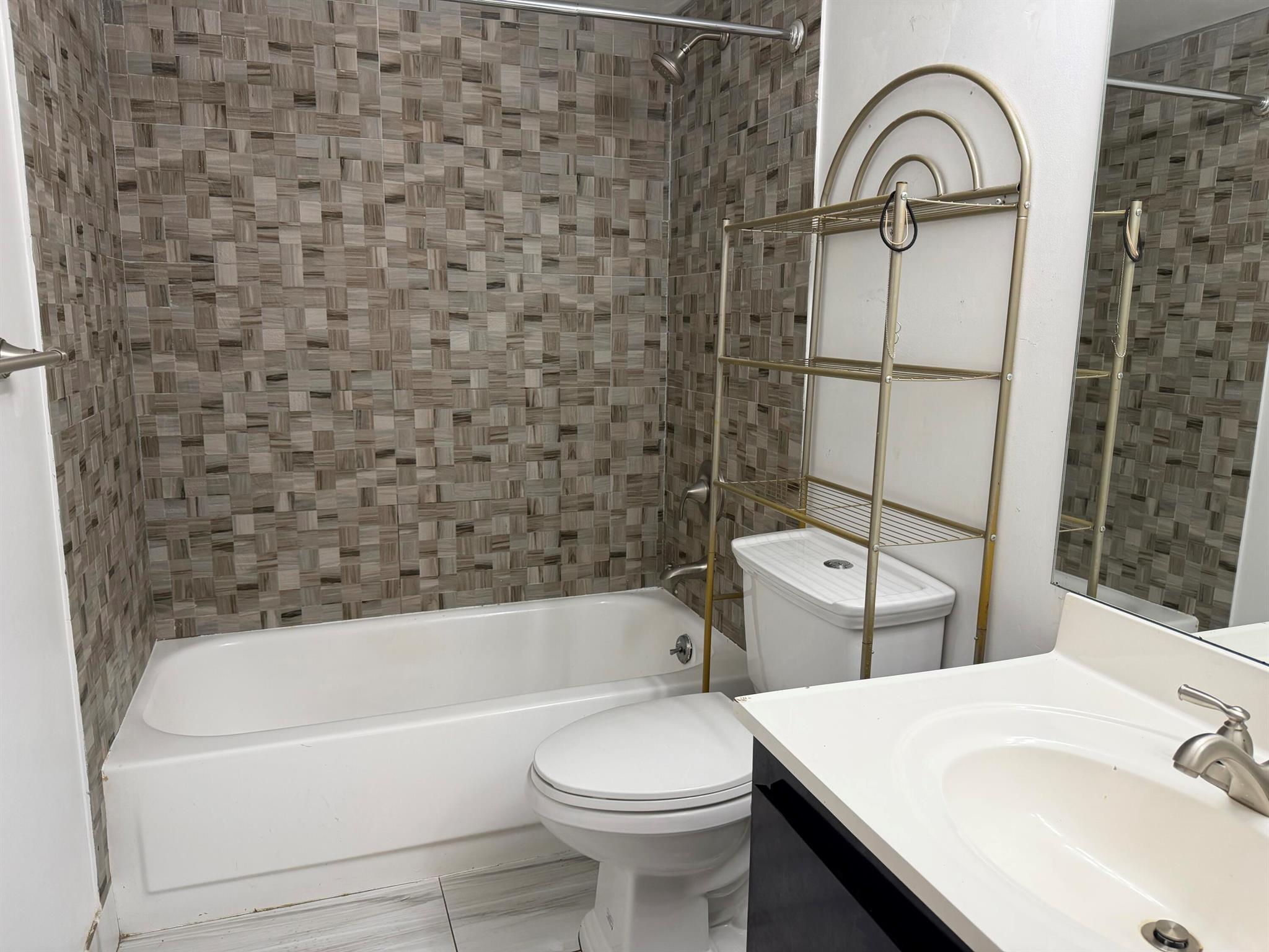 FOUNTAINS OF PALM BEACH C - Residential Lease