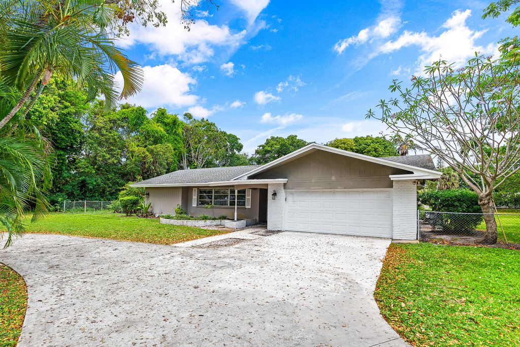 Photo of 4195 Maurice Drive, Delray Beach, FL 33445 (MLS # R11166523)