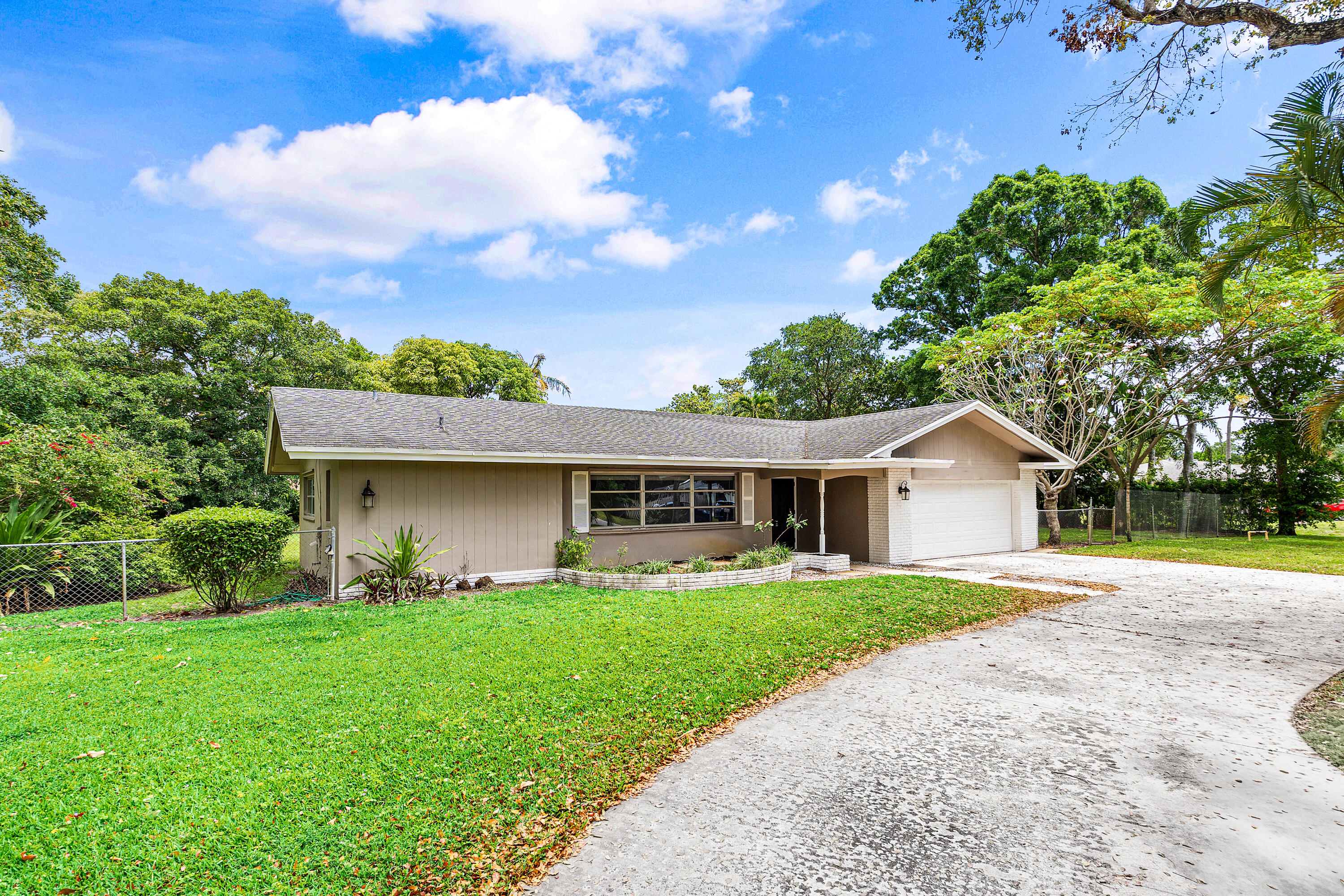 4195 Maurice Drive