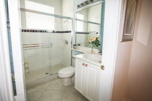 VALENCIA SHORES - Residential