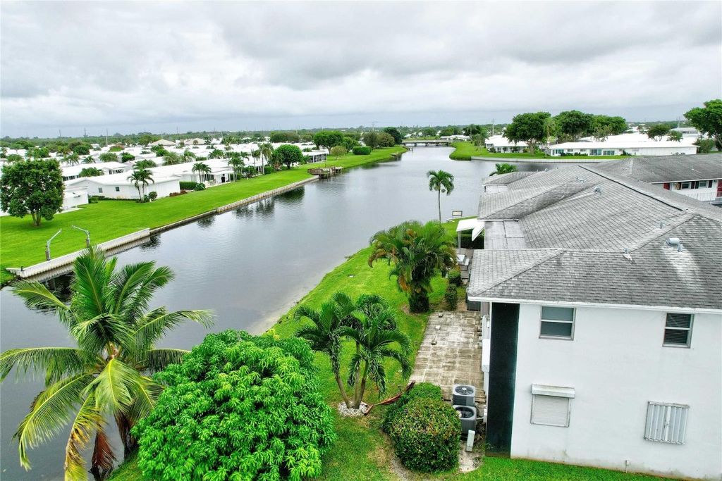 Photo of 1112 Lake Terrace #202, Boynton Beach, FL 33426 (MLS # F10530577)