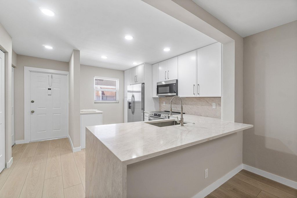 Photo of 2905 SW 22nd Avenue #2020, Delray Beach, FL 33445 (MLS # B26030867)