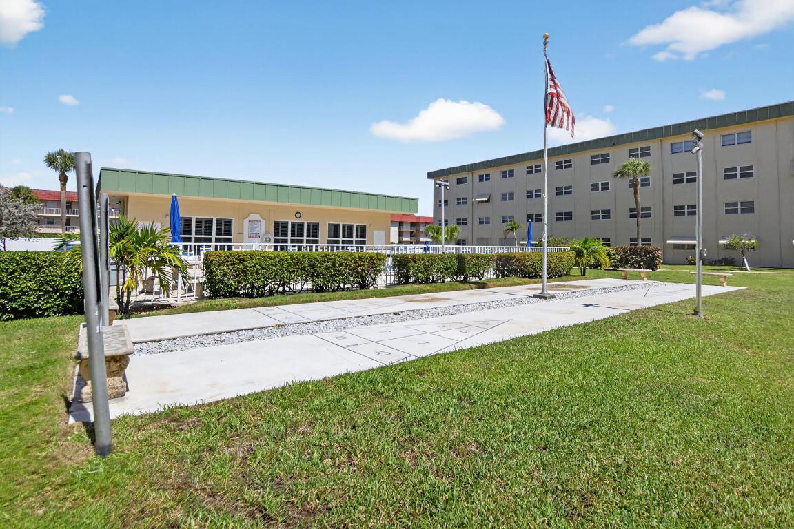 HAMPTON GARDENS 1 CONDO - Residential